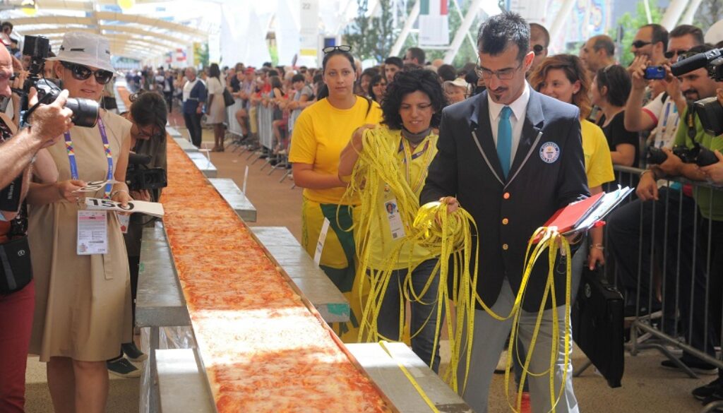 Expo: 60 pizza maker for 1,5 km of pizza