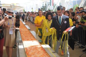 Expo: 60 pizza maker for 1,5 km of pizza