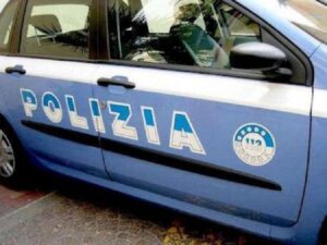 rapina una donna