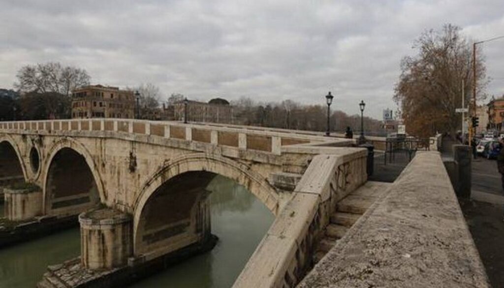 trovato cadavere nel Tevere vicino Ponte Sisto