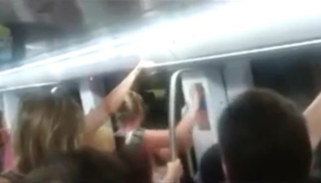 Atac metro B viaggio Termini-Castro Pretorio con porta aperta