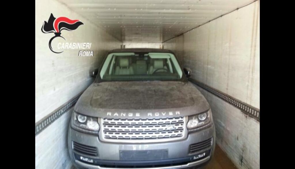 Scoperto tir con due Suv rubati a Casalotti
