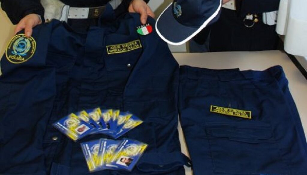Si fingevano poliziotti per rapinare le prostitute