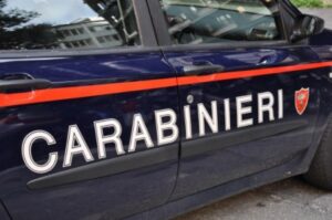 aggredisce la moglie e i Carabinieri a Casalotti