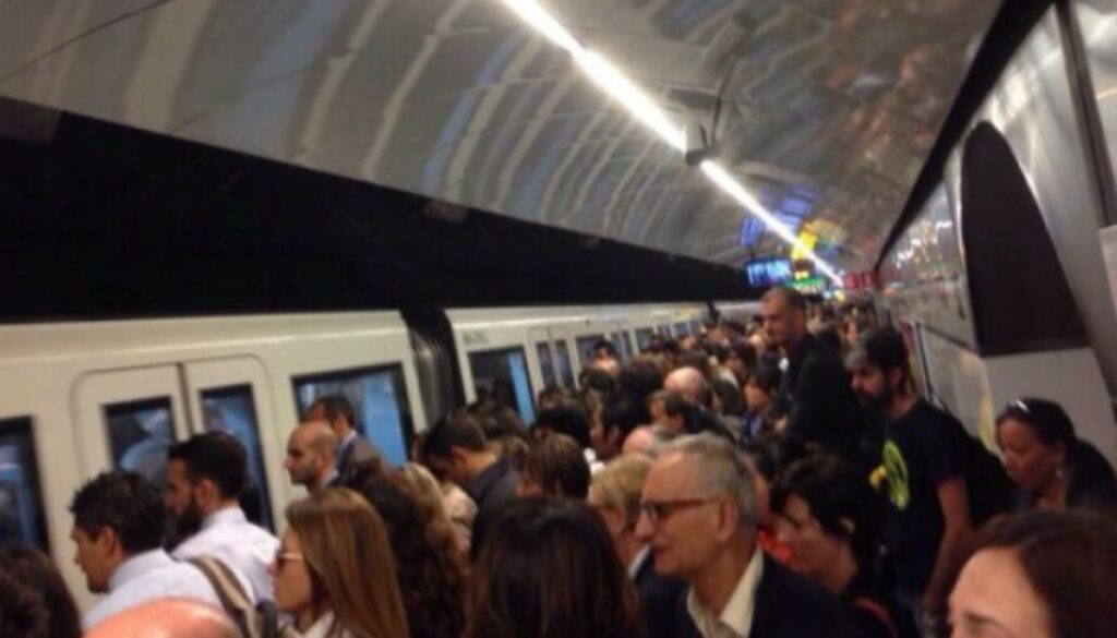 ancora ritardi sulle linee A e B della Metro e sulla Roma-Lido