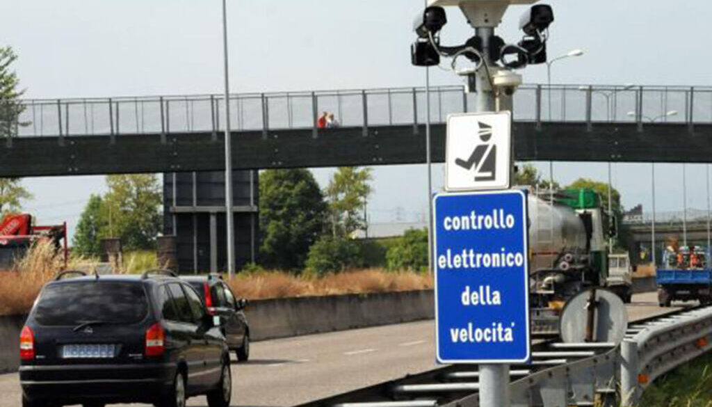 come evitare la doppia multa quando a guidare è un'altra persona