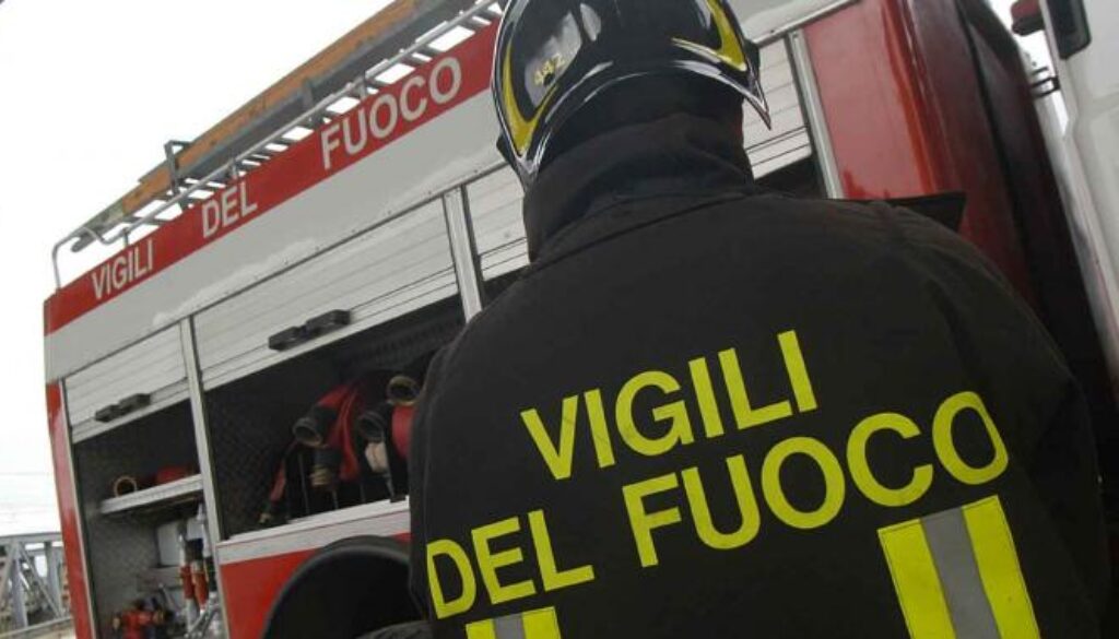 incendio in un palazzo a Cinecittà