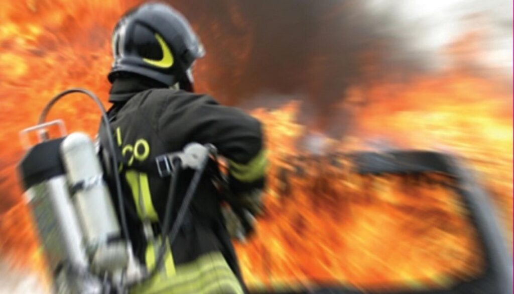 incendio in un'autofficina a tiburtina