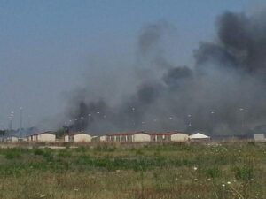 incendio nel campo rom de La Barbuta