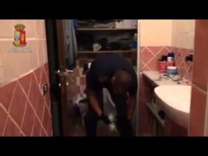 Nascondevano la droga nelle ruote delle auto a Roma Est, 4 arresti e 14 denunce – VIDEO Nascondevano la droga nelle ruote delle auto a Roma Est, 4 arresti e 14 denunce – VIDEO