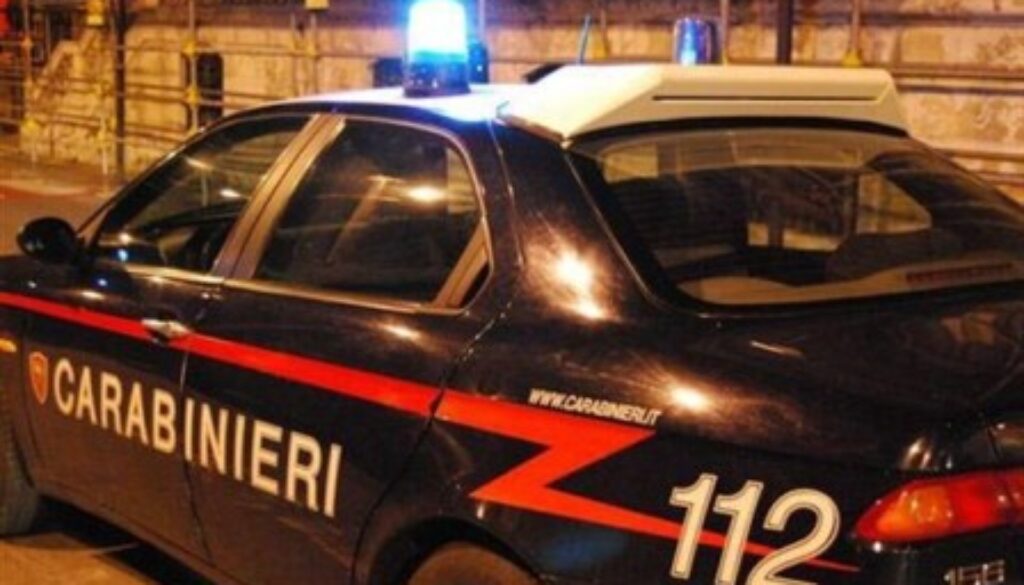 rapinano il cliente di un ristorante a San Giovanni e lo trascinano con l'auto