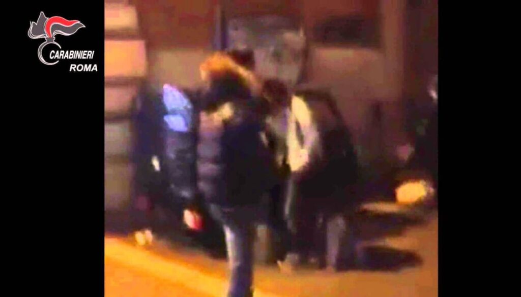 Rapinavano coetanei al Flaminio e Villa Borghese e condividevano i video su Whatsapp, 6 arresti – VIDEO