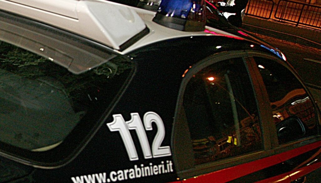 scatenano una rissa a colpi di machete in zona Cassia