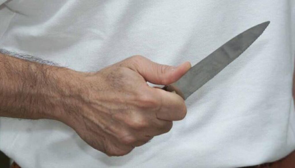 sfregiò la compagna con un coltello nel quartiere Trieste