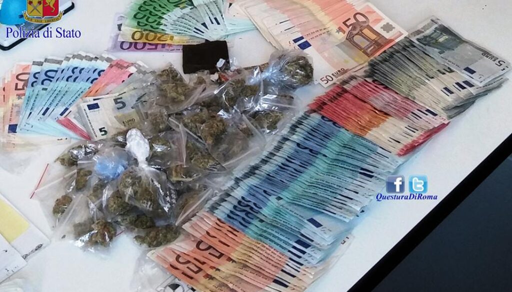 vendeva droga agli spacciatori dalla sua casa a Tor Bella Monaca