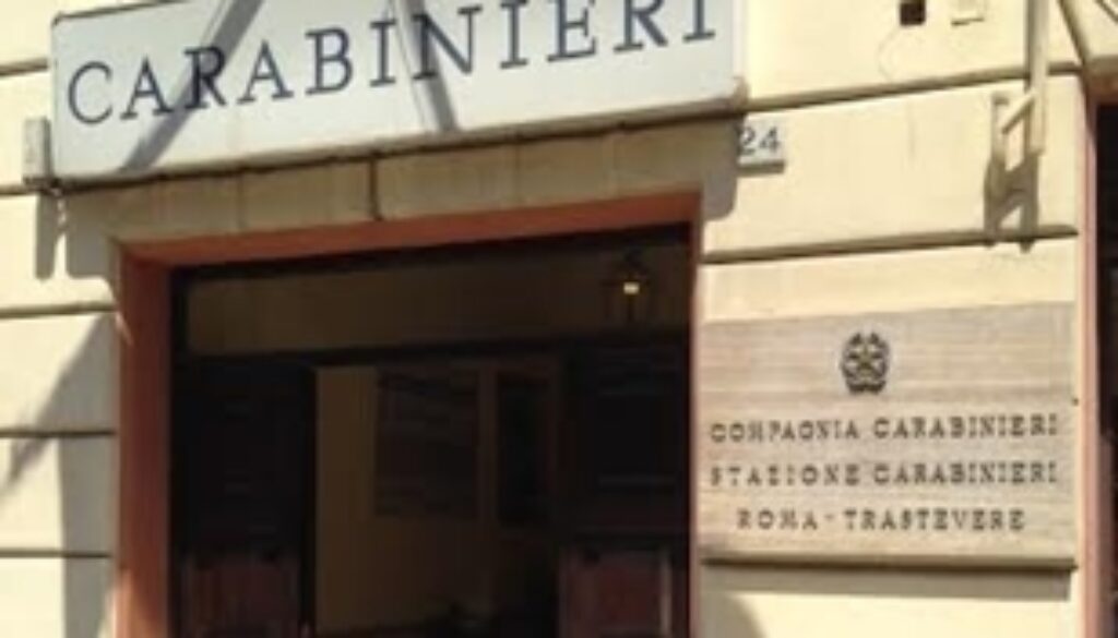 Controlli antispaccio dei Carabinieri a Trastevere