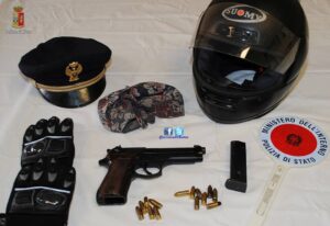 Minaccia un uomo con la pistola a Marino per rubare un orologio