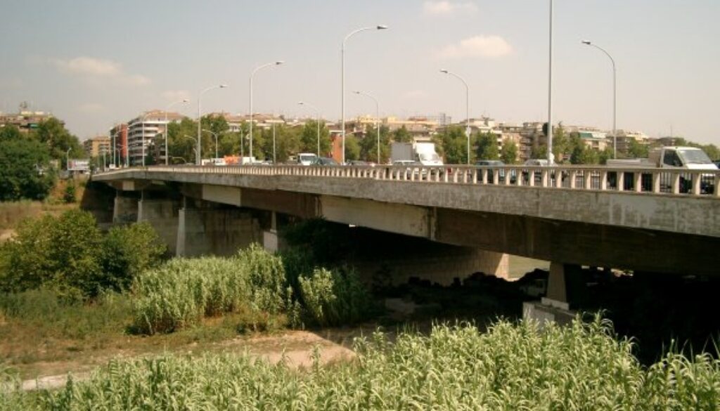 Scoperto un cadavere sulla banchina del Tevere a Ponte Marconi