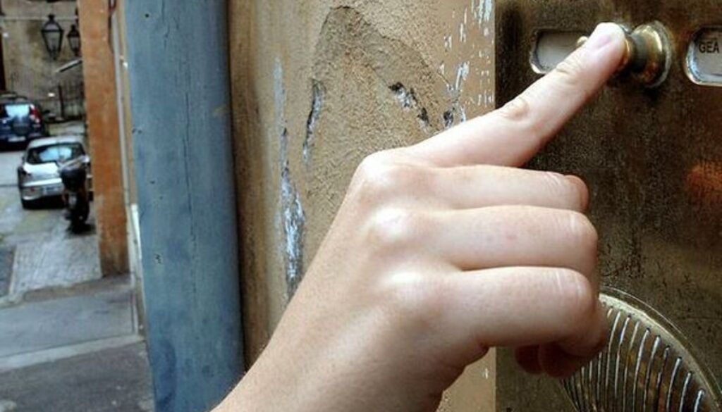 arrestato a centocelle stalker 36 enne