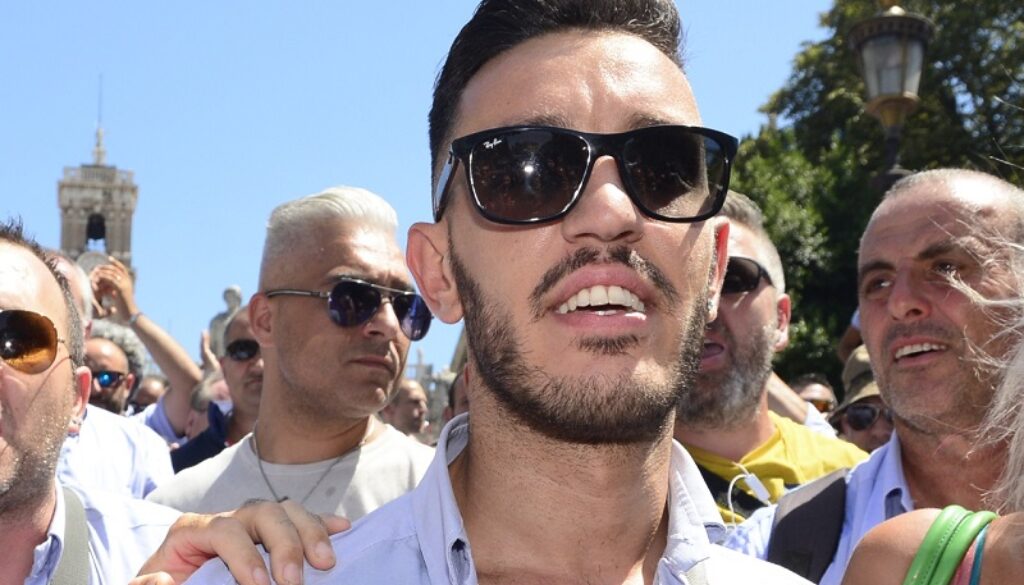 ATAC, SOSPESO AUTISTA VIDEO-DENUNCIA: ESPLODE RABBIA PIAZZA CAMPIDOGLIO - FOTO 4