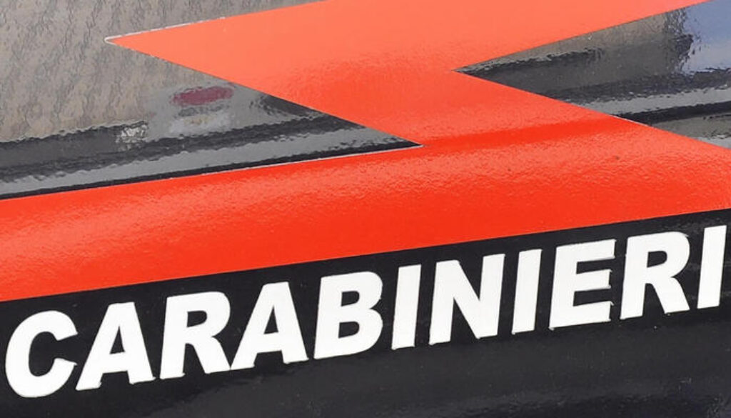 Foto auto carabinieri generica