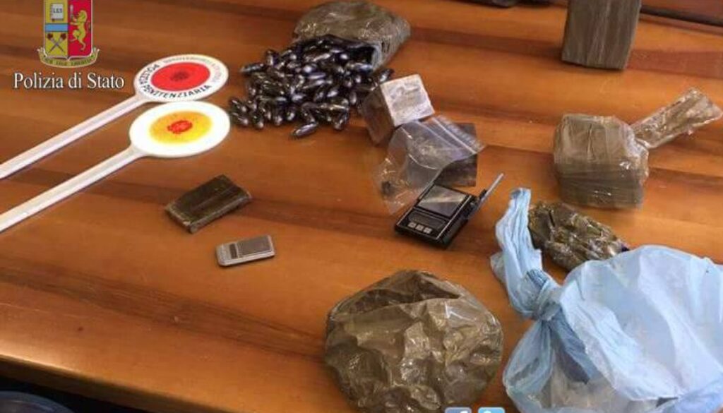 spacciava droga mentre era ai domiciliari a San Basilio