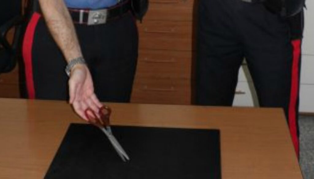 tentano di rapinare un uomo a Casal Lumbroso con delle forbici