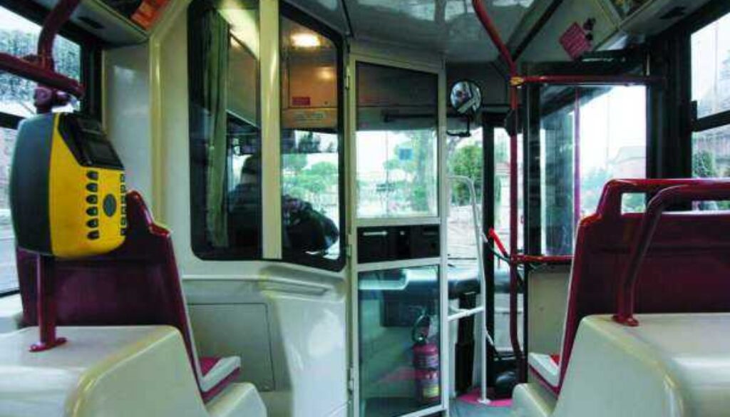Aggredisce un autista della Roma Tpl a Ponte di Nona Aggredisce un autista della Roma Tpl a Ponte di Nona