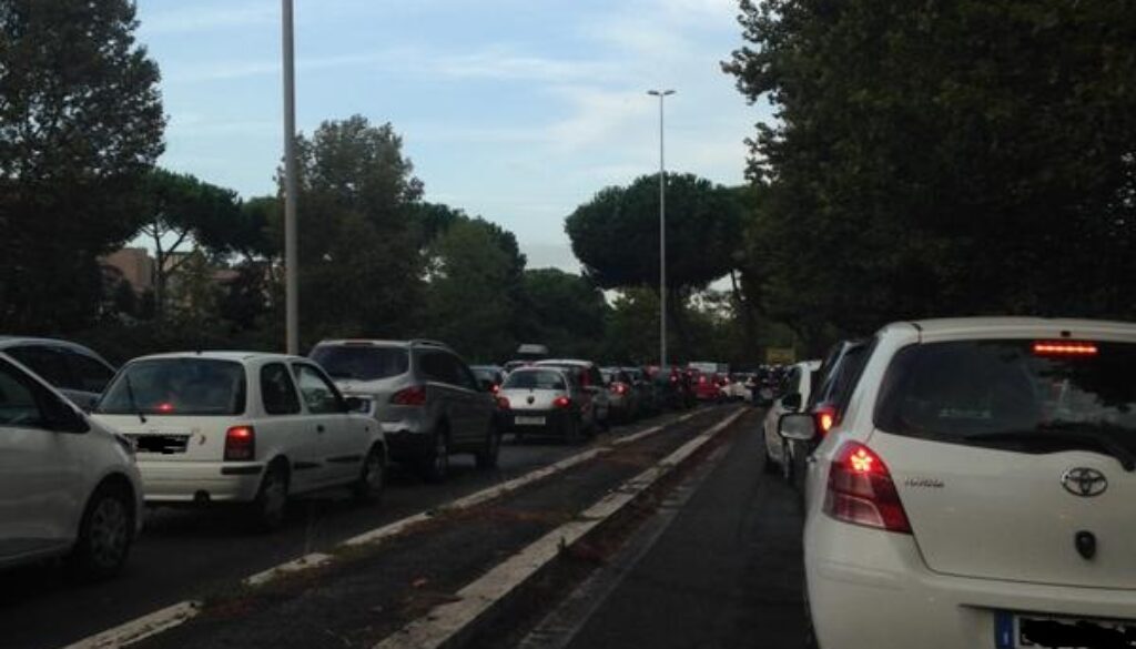 Auto contro un albero a Vigna Murata