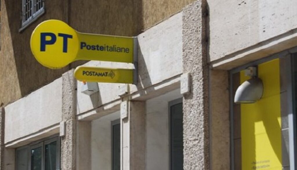 Cercano di derubare un'anziana alle Poste all'Eur