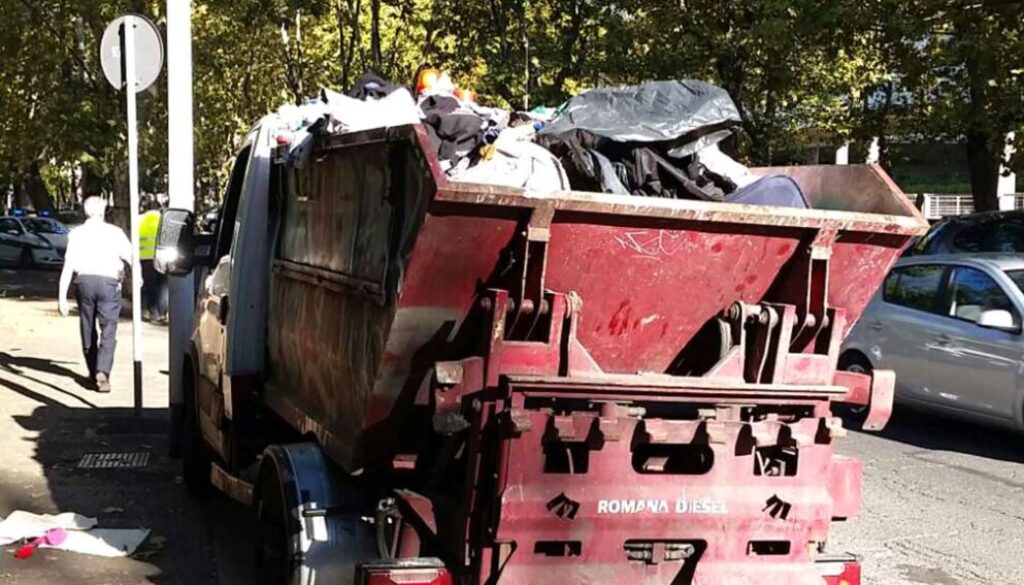 I vigili sequestrano altra merce abusiva a Porta Maggiore