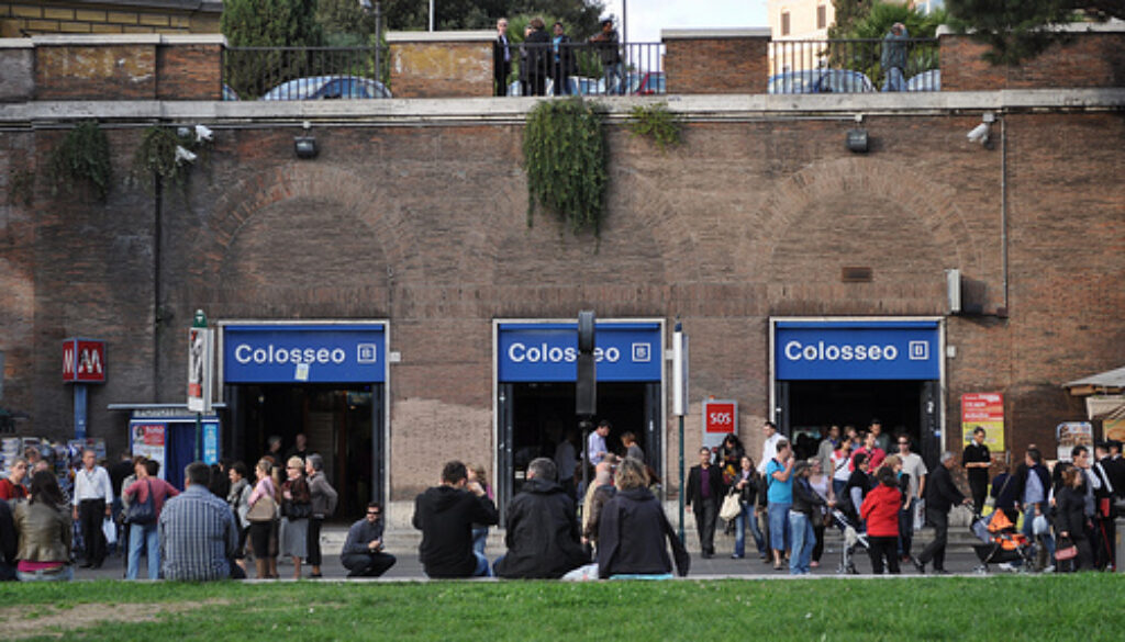 Ladre giovanissime in azione a Metro Colosseo e Termini