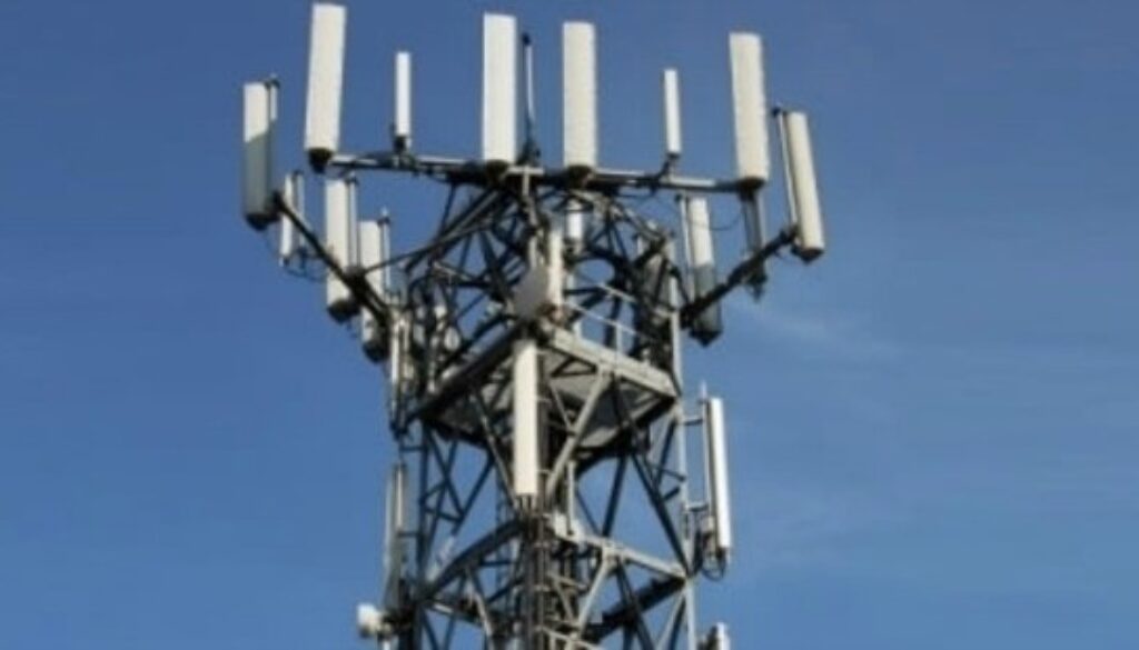 Peciola antenna telefonia mobile asilo nido Anghingò via Appia Nuova