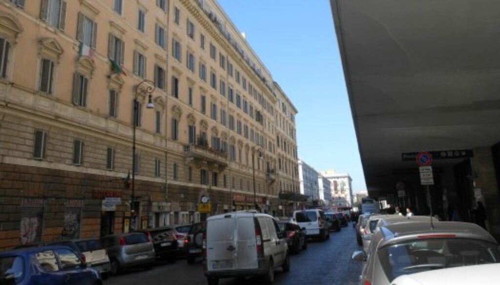Rissa tra stranieri a via Giolitti
