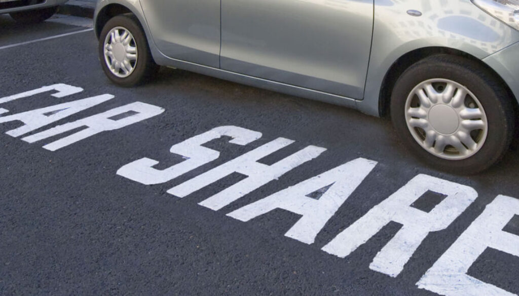 Ruba auto del car-sharing ad Arco di Travertino