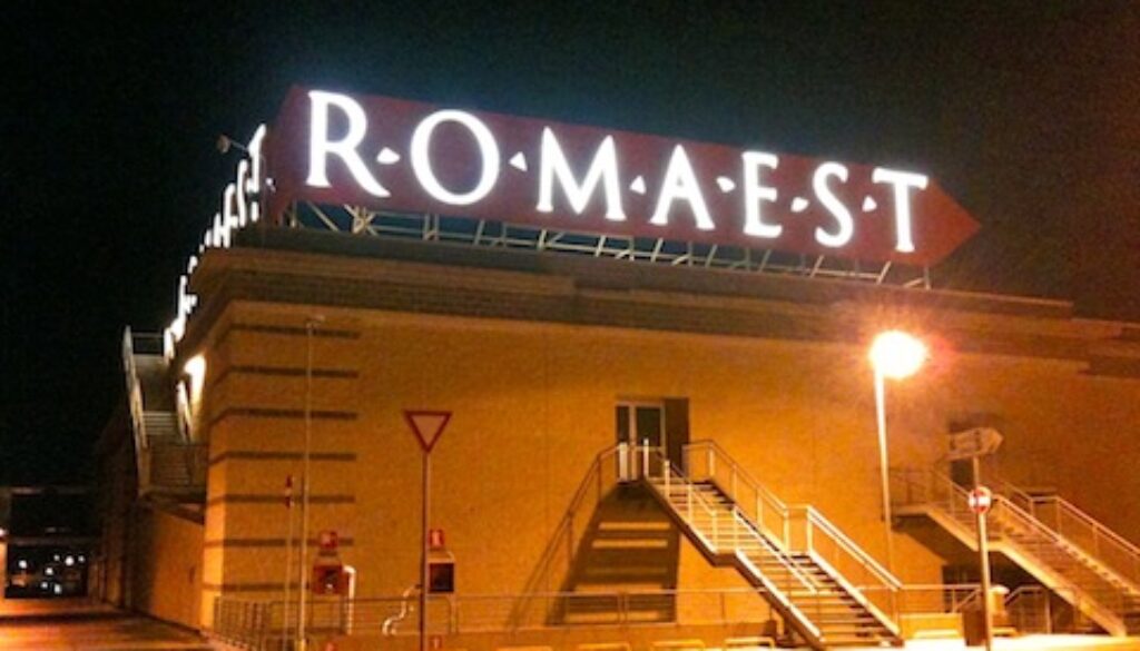 Ruba nel parcheggio del Centro Commerciale Roma Est
