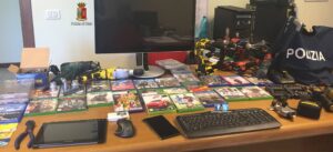 Ruba tablet e dvd al Portuense e rivende la merce online