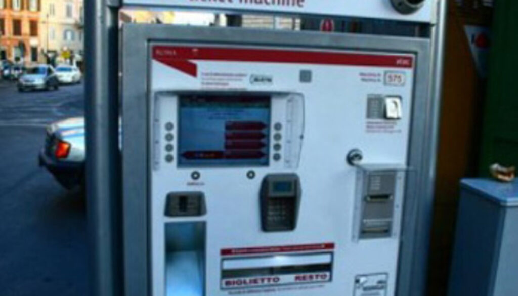 Rubano da una biglietteria automatica dell'Atac sulla Nomentana