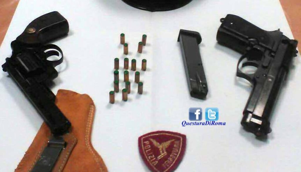 Salgono su un treno con delle pistole finte a Labico Salgono su un treno con delle pistole finte a Labico