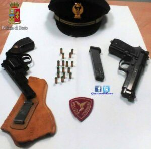 Salgono su un treno con delle pistole finte a Labico Salgono su un treno con delle pistole finte a Labico