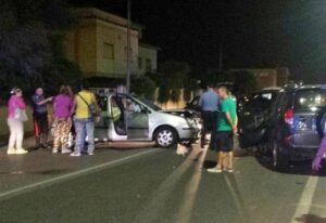 Scontro frontale tra due auto a Torvaianica