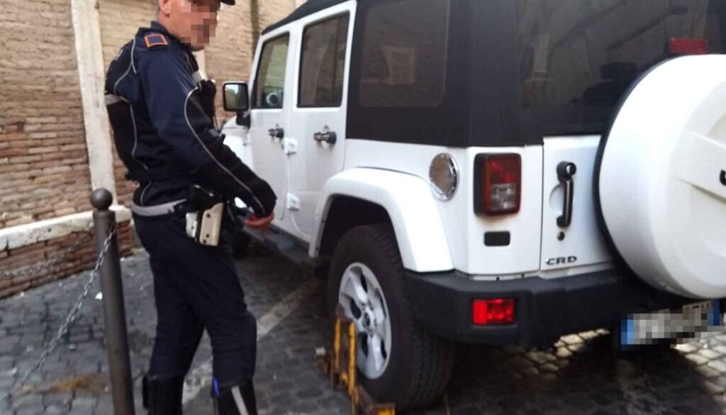 ganasce all'auto di renato zero