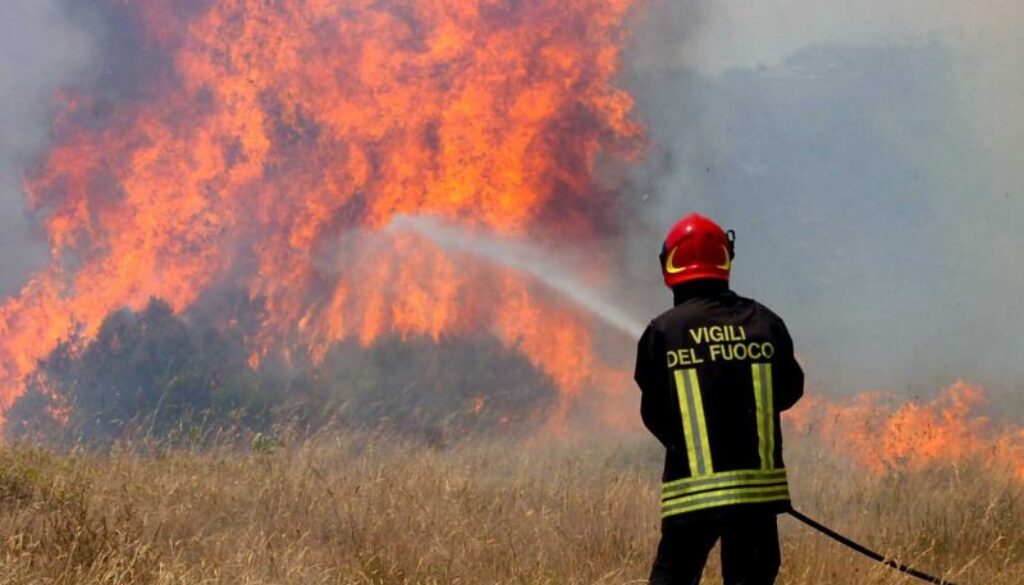 sterpaglie a fuoco sulla laurentina