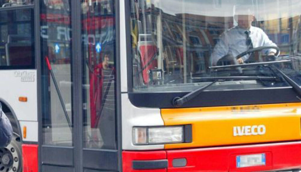 Aggredito autista del bus 544