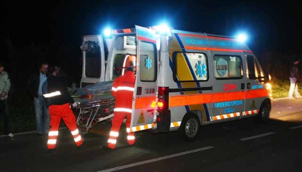 auto contro albero a Roma 70