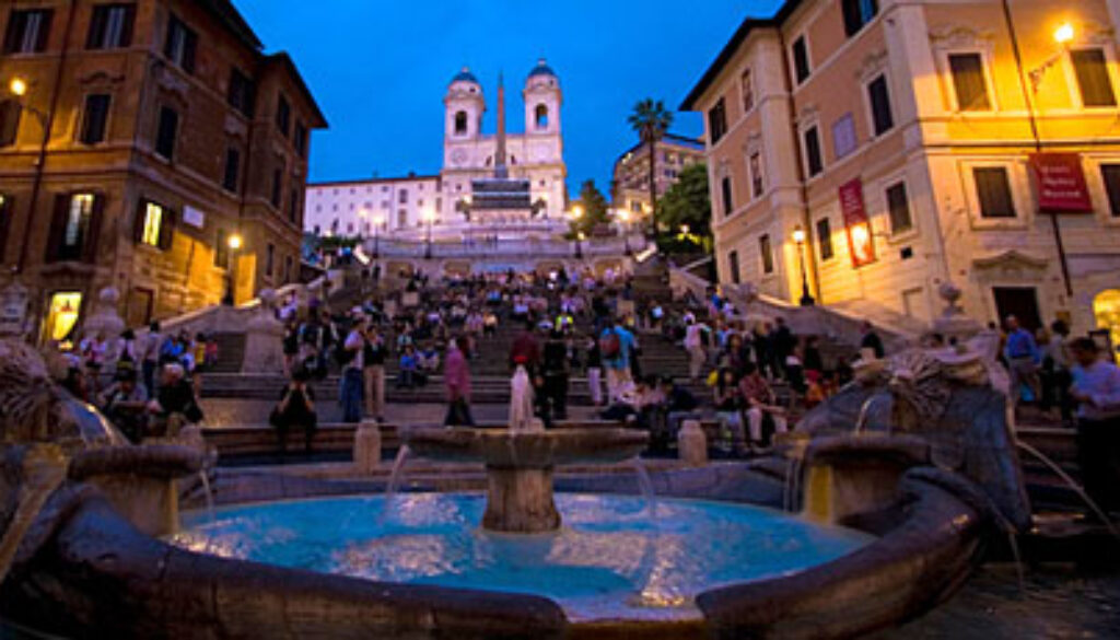 Bevono birra sulla scalinata di piazza di Spagna