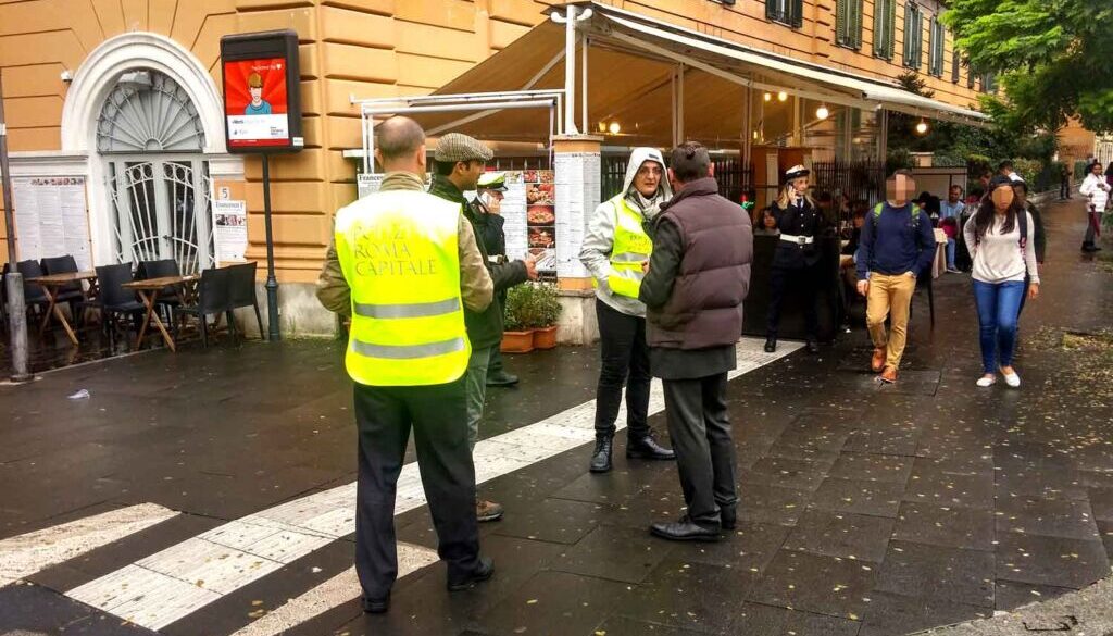 Cucine sporche e tavolini abusivi a Prati