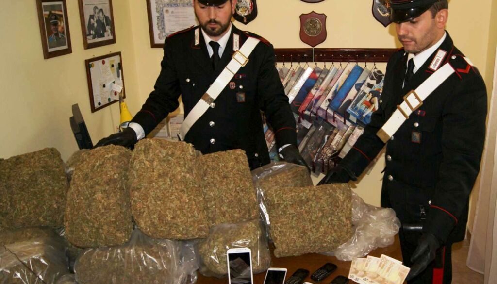 Da Arezzo a San Cesareo per spacciare droga Da Arezzo a San Cesareo per spacciare droga