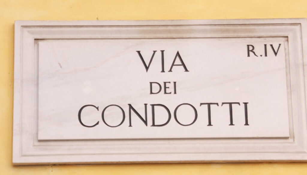 Fanno acquisti in una gioielleria di via Condotti con carte clonate Fanno acquisti in una gioielleria di via Condotti con carte clonate