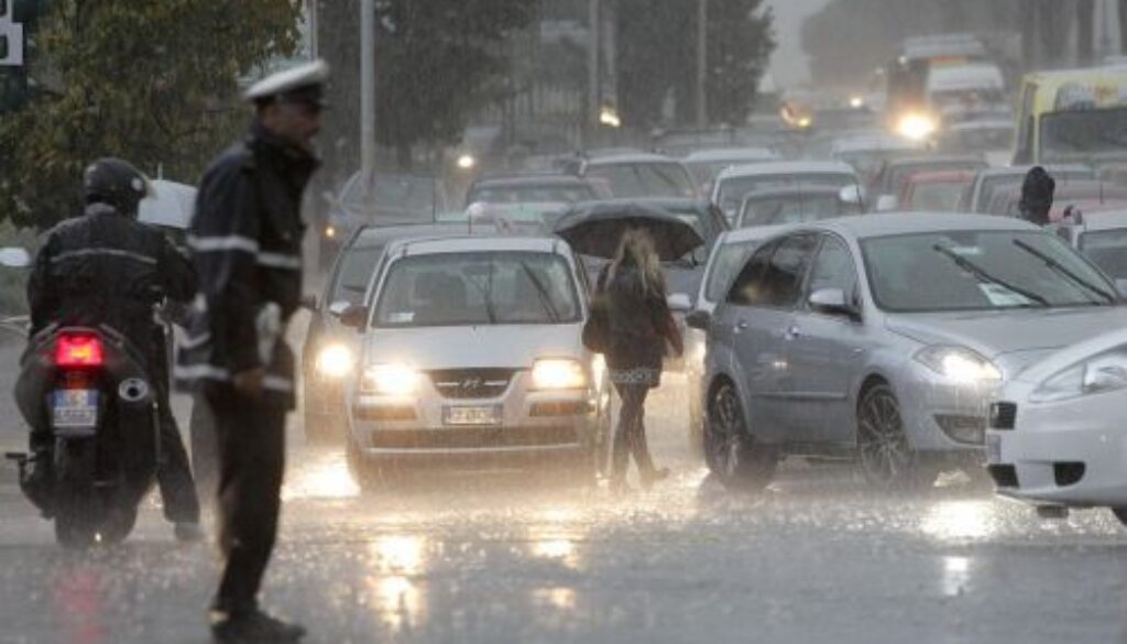 La pioggia manda in tilt il traffico romano